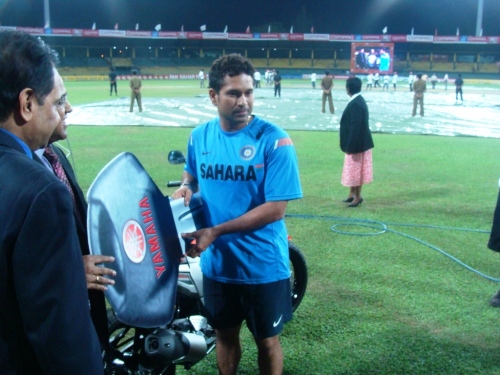 Sachin wins the Yamaha FZ stylish player of the match